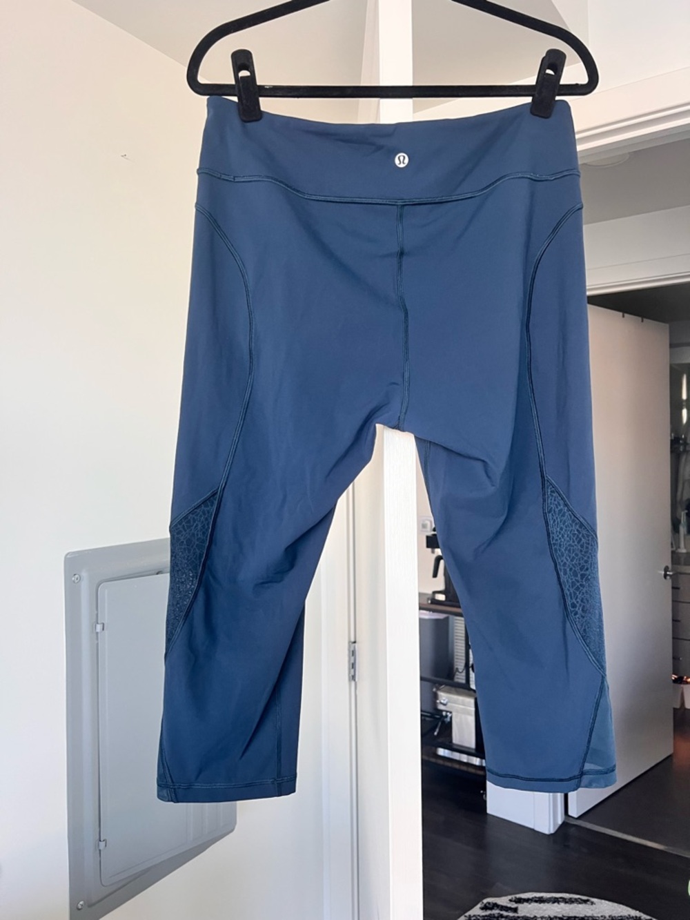 Lululemon Cropped Navy Blue Legging- Size 12 - Picture 5 of 8